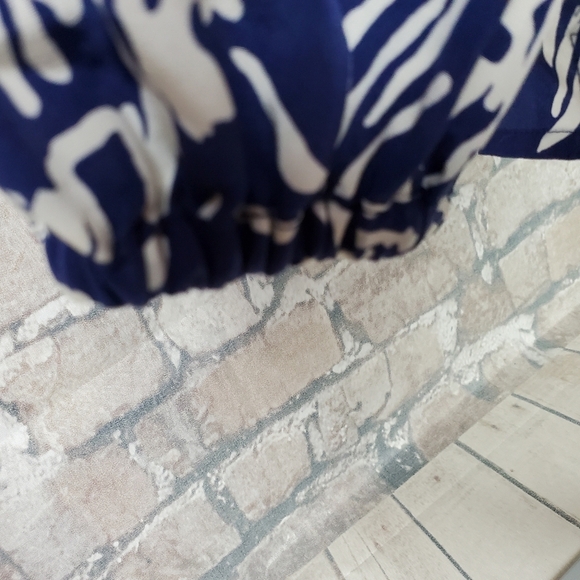 Lilly Pulitzer Coastal 100% Silk Tunic Blouse Royal Blue White Swirl Size Small - Picture 13 of 16